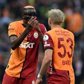 Victor Osimhen'e b&uuml;y&uuml;k s&uuml;rpriz: Gol anonsunu kızı yaptı