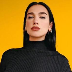 Dua Lipa, Galatasaray'dan d&uuml;nyaları istedi! 