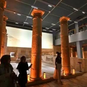 Kuyrukta beklediklerine değiyor: Milyonlarca kişi gezdi