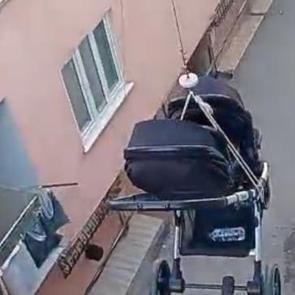 Miras kavgasında öz kardeşini evden çıkarmak için her yolu denemiş!