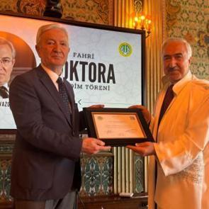 Yazar Beşir Ayvazoğlu'na İstanbul &Uuml;niversitesi'nden fahri doktora