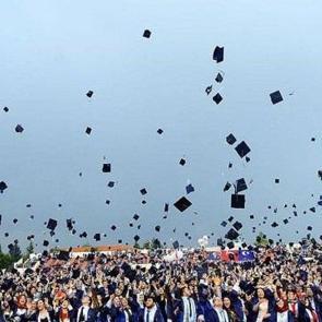 25-34 yaş grubundaki nüfusta üniversiteden mezun oranı yüzde 44,9 