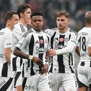 Beşiktaş'ta kafaları karıştıran teklif! Taliplerine 11 ma&ccedil; yetti