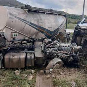 Doğanşehir’de tanker tarlaya devrildi, sürücü yaralandı