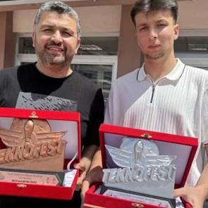 Geleceğin mühendisleri iş başında! Lise takımı uçan araba algoritmasıyla ödül kazandı! 