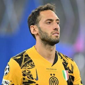 Hakan &Ccedil;alhanoğlu, Şampiyonlar Ligi'nde tarihe ge&ccedil;ti