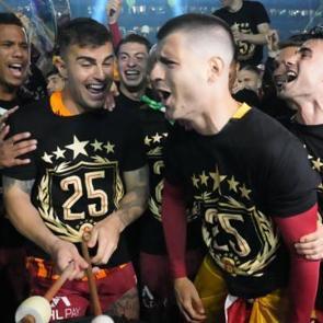 Kutlamada adı okunmamıştı: 'Futbolcularla kavga ettiği' ortaya &ccedil;ıktı