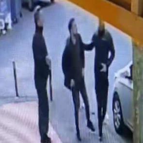 Motosikletli saldırgan kurşun yağdırdı: Husumetlilerini sakladığı için vuruldu