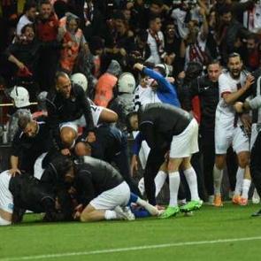 Penaltılar belirledi! 1. Lig'e y&uuml;kselen son takım belli oldu