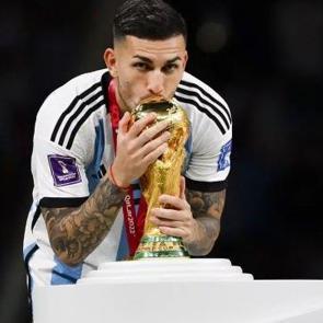 Taraftarlar transferde devreye girdi! 'Başkan bize Parades'i getir'