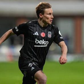 Beşiktaş'ta ilk ayrılık yolda: S&ouml;zleşme feshi i&ccedil;in g&ouml;r&uuml;şmeler başladı