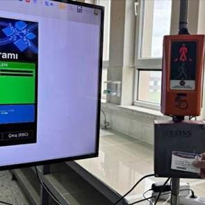 Yapay zeka destekli yaya geçidinde her yayaya durumuna özel geçiş süresi verilecek