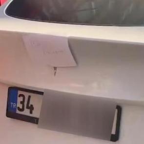 Yolda bırakılan 2 milyon lira değerindeki araca 3 dilde tepki gösterdiler