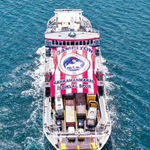 Depremde 5 futbolcusu vefat etmişti: Şampiyon takım Boğaz'da turladı