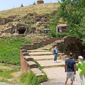“Dünyanın en büyük Türk-İslam Mezarlığı”: Bayram tatilinde de turistlerin rotasında