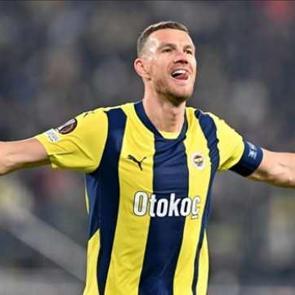 Dzeko'dan Fenerbah&ccedil;e'yle ilgili &ccedil;arpıcı tespit: 105 puan alsak yine...