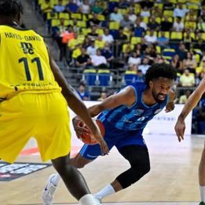 Fenerbah&ccedil;e, Basketbol S&uuml;per Ligi'nde yarı finale y&uuml;kseldi