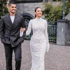 Fenerbah&ccedil;e'nin futbolcusu d&uuml;nya evine girdi