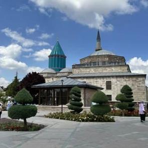 Mevlana M&uuml;zesi yılın ilk d&ouml;rt ayında 900 bini aşkın ziyaret&ccedil;i ağırladı