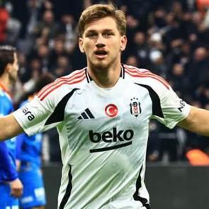 100 puan alıp şampiyon olan takımdan Beşiktaş'ın yıldızına kanca