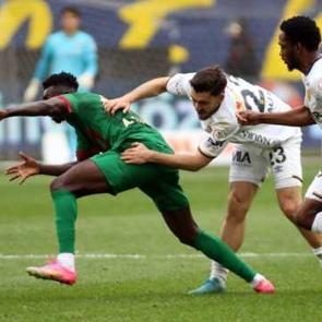 S&uuml;per Lig efsanesinden şehit ve gazi yakınlarına jest: Koltuklar &uuml;cretsiz