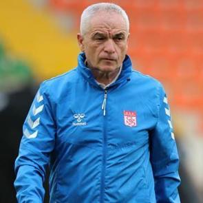 S&uuml;per Lig'den d&uuml;şt&uuml;ler! Teknik direkt&ouml;r takımdan ayrıldı