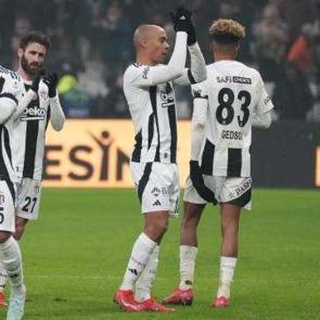 100 puanlı şampiyon takım Beşiktaş'ın yıldızına talip oldu