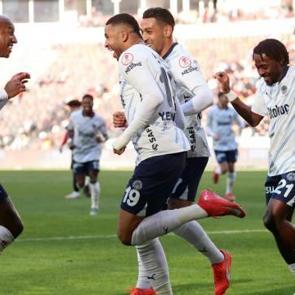 Beşiktaş i&ccedil;in bomba iddia! Fenerbah&ccedil;e'nin yıldızıyla anlaştı