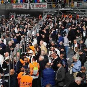 Beşiktaş'ta divan kurulu toplantısı başladı