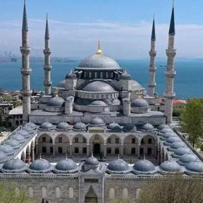 Estetiğin ve maneviyatın buluşma noktası: Tarihi yarımadanın 4 asırlık incisi