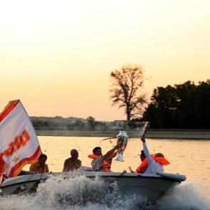 Galatasaray, Yunanistan'ın karşı kıyısında şampiyonluk kupasını kaldırdı