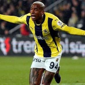 Gece yarısı olay tepki! Talisca taraftara yorum yaparak yanıt verdi