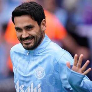 Eşi paylaşım yaptı! Galatasaray'ın g&uuml;ndemindeki yıldız T&uuml;rkiye'ye geldi