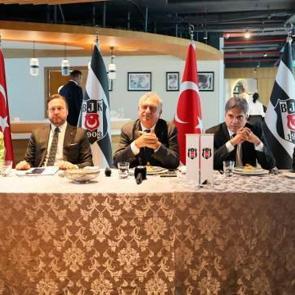 Beşiktaşlı y&ouml;neticiler, basın mensuplarıyla sohbet toplantısında buluştu