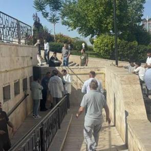 Camide baygın bulunan adam hastanede yaşamını yitirdi