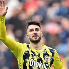 Cengiz &Uuml;nder sonrası adres yine Fenerbah&ccedil;e! Milli yıldız i&ccedil;in d&uuml;ğmeye basıldı