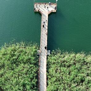 Mavi ve yeşilin buluşma noktası: Şehre gelenler görmeden dönmüyor!
