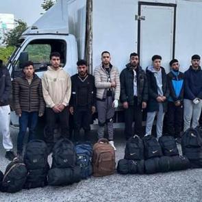 Tekirdağ'da 13 kaçak göçmen ve 1 organizatör yakalandı