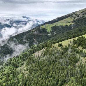 Travertenler, yaylalar, göller: Dereli doğa tutkunlarını ağırlıyor!