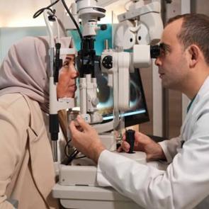 'Yapılamaz' denilen ameliyatla 20 yıl sonra görmeye başladı