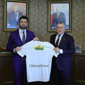 Bakan Bak'tan şampiyona m&uuml;jde: Yardımcı olacağız