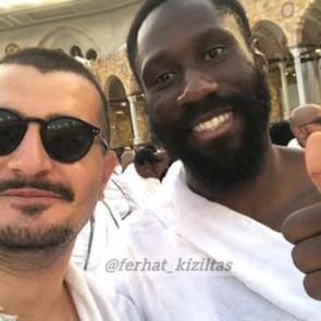 Beşiktaş ile s&ouml;zleşmesi biten yıldız Umre'ye gitti!