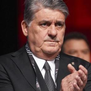 Beşiktaş Osayi transferinin askıya alındığını a&ccedil;ıkladı!