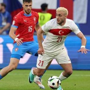 Beşiktaş'ın yeni transferi Jurasek'e Mert G&uuml;nok engeli! 