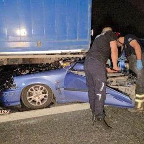 Bursa’da otomobil kamyona çarptı: 1 ölü, 1 ağır yaralı