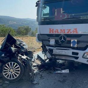 Bursa'da TIR ile otomobil çarpıştı; 1 ölü, 2 yaralı