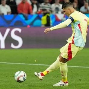 Galatasaray'ın yıldızını &ouml;l&uuml;mle tehdit eden taraftar tutuklandı