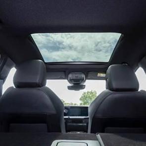 Opel'in panoramik cam tavanı: özgürlük ve konforun buluşması