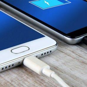 Şarjı günlerce dayanan o telefon modelleri!