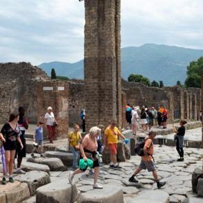 Tüm şehir lavlar altında kalmıştı: Şimdi milyonlar ziyaret ediyor